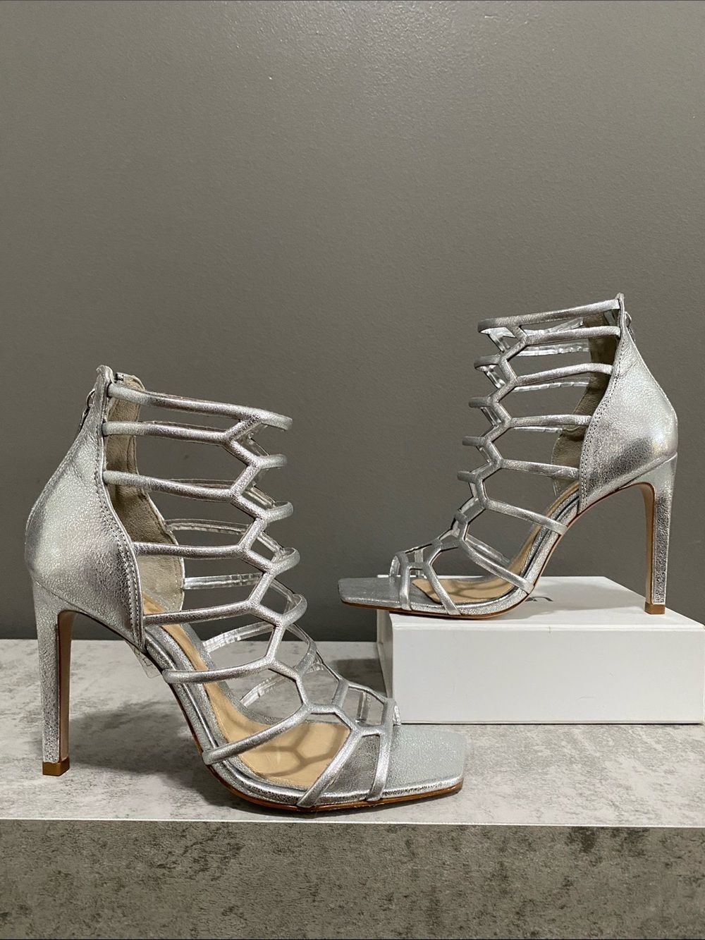 NWT Schutz Julianna caged metallic silver stiletto sandals square toe Size 7.5